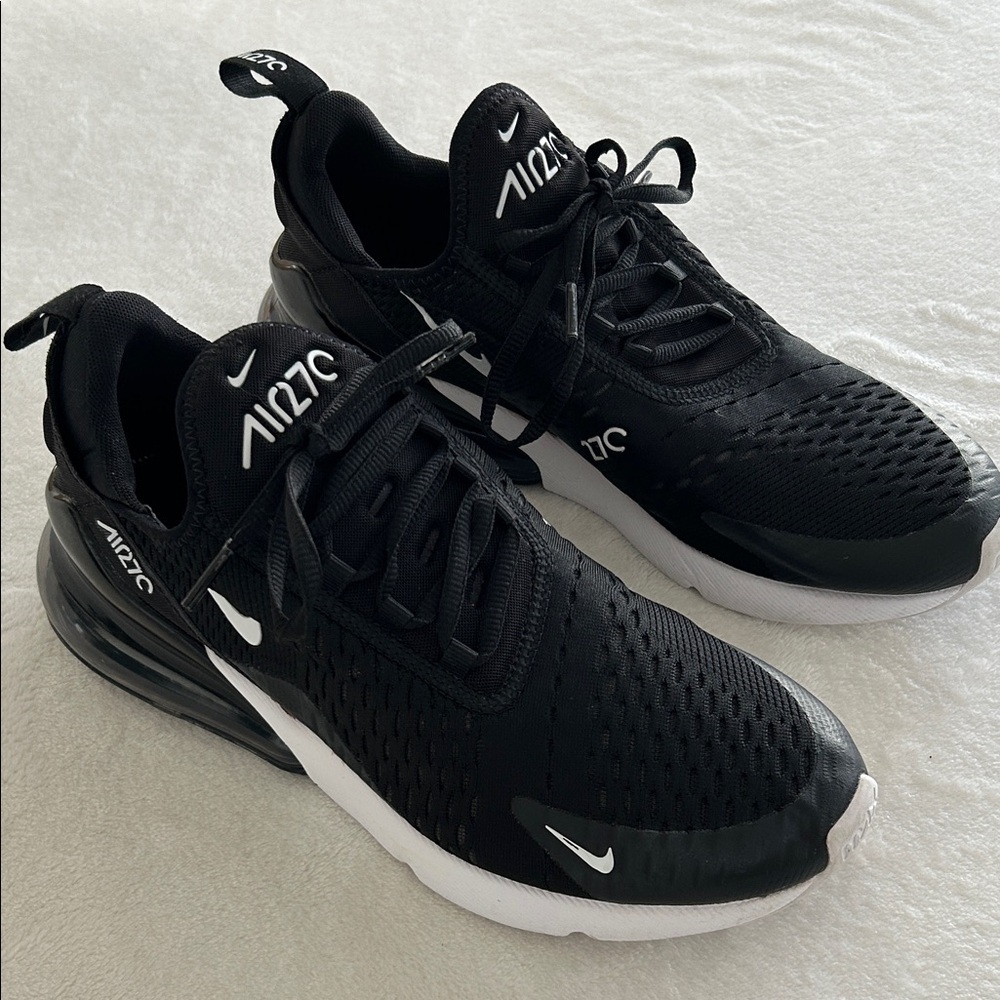 Nike Air Max 270 Women’s Size 10 Black and White Sneakers. Excellent Condition - Picture 5 of 10